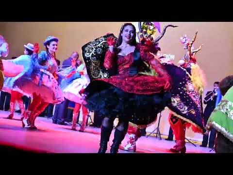Invitados junto a la banda de la Armada de Chile · Teatro Municipal